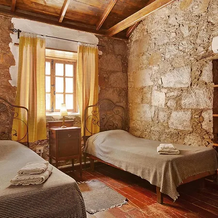 Дерев'яний котедж Rural House Pepita Flores 2 Nights